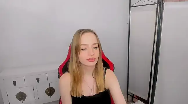 Snapshot of LilaGold chatting on January 2025 07:00:01 PM LilaGold online show from January 2025 07:00:01 PM