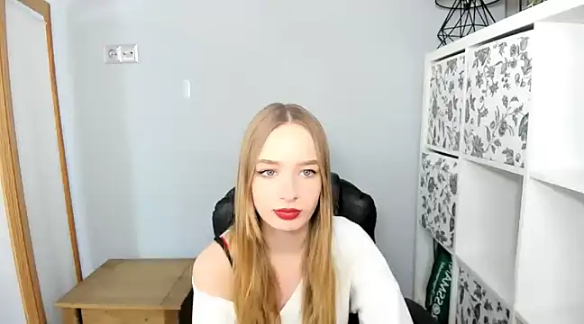 Snapshot of LilaGold chatting on January 2025 04:37:02 PM LilaGold online show from January 2025 04:37:02 PM