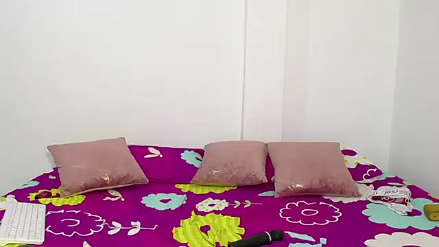 Snapshot of Lara_Jean01 chatting on January 2025 06:44:02 AM Lara Jean01 online show from January 2025 06:44:02 AM