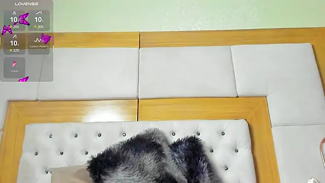 Selenecollins online show from November 2025 03:15:01 PM