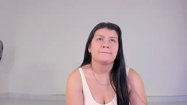 Snapshot of Elalove_ chatting on February 2026 07:06:02 AM Elalove online show from February 2026 07:06:02 AM