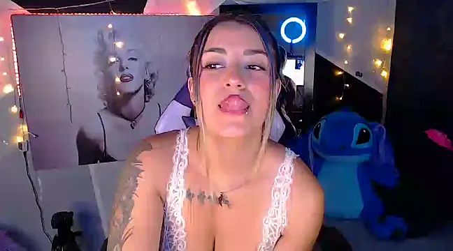 Snapshot of Samanta_james19 chatting on February 2025 08:21:02 PM Samanta james19 online show from February 2025 08:21:02 PM