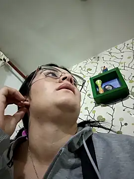 Hanna Kinsley online show from November 2025 02:39:01 AM