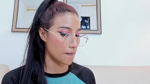 naomiii   online show from February 2025 01:14:01 AM