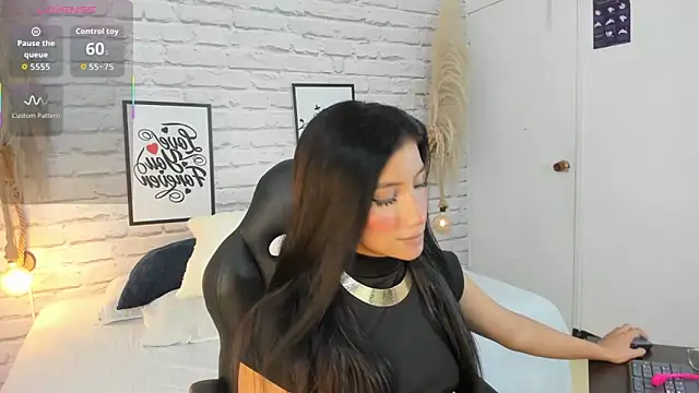 naomiii   online show from September 2025 12:33:01 PM
