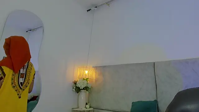 naomiii   online show from December 2025 11:37:01 AM