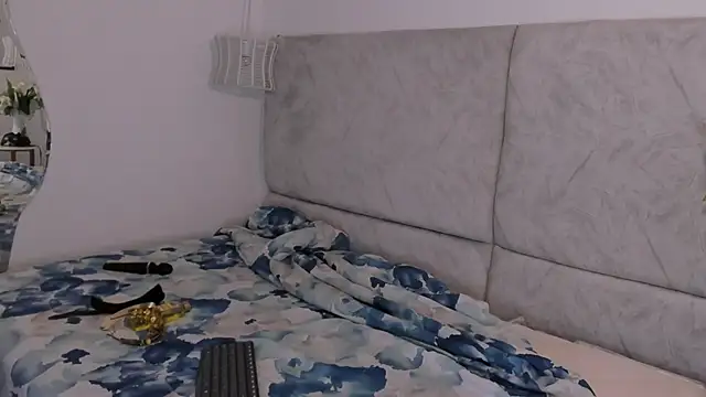 naomiii   online show from November 2025 11:47:01 AM