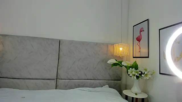 naomiii   online show from December 2025 11:42:01 AM