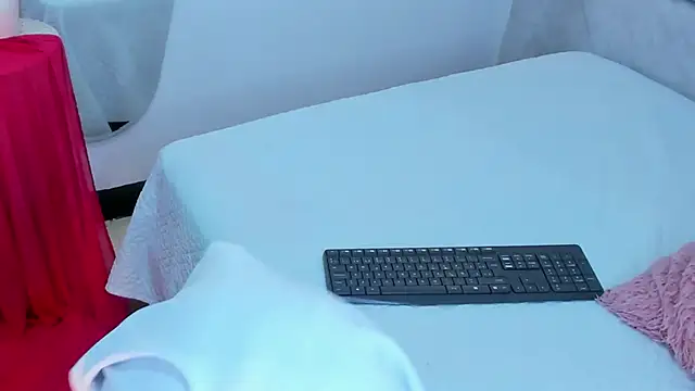 naomiii   online show from November 2025 11:33:01 AM