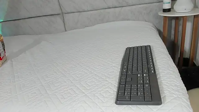 naomiii   online show from April 2026 11:39:01 AM