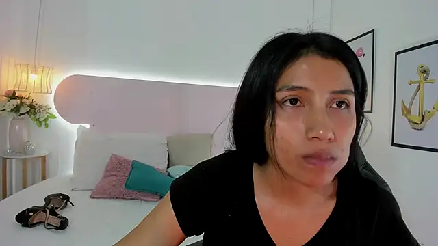naomiii   online show from October 2025 11:46:01 AM
