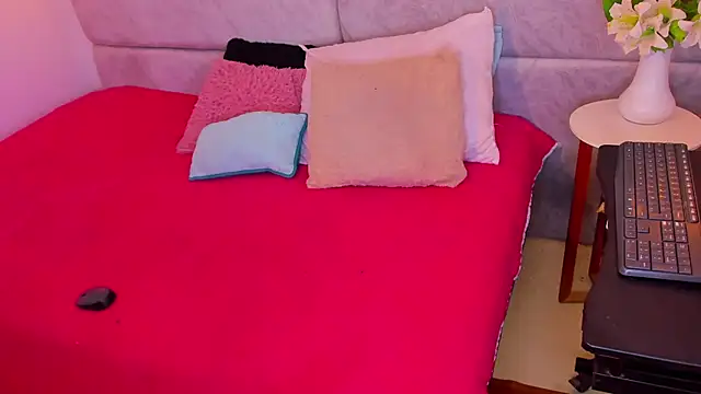 naomiii   online show from November 2025 11:57:01 AM