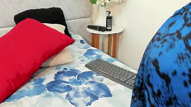 naomiii   online show from November 2025 11:47:01 AM