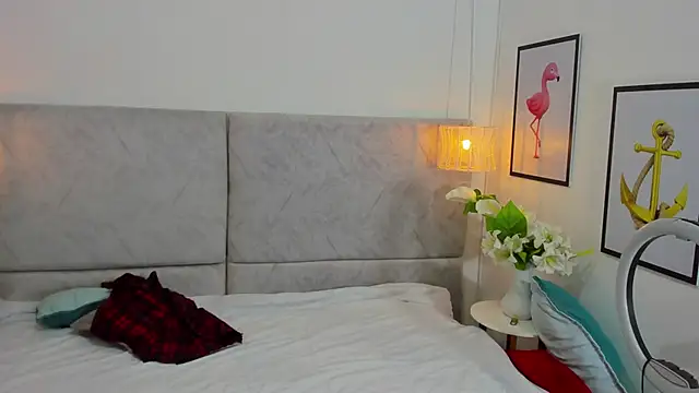 naomiii   online show from December 2025 12:06:01 PM