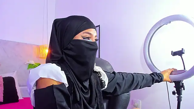 naomiii   online show from October 2025 12:04:01 PM