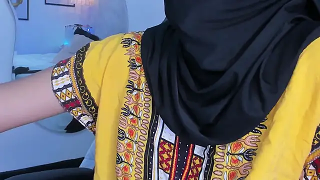 naomiii   online show from December 2025 01:47:02 PM