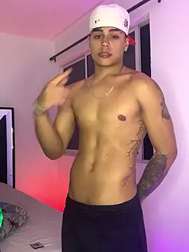 SantiagoReyesFtt online show from December 2024 04:15:02 AM