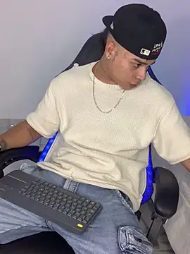 SantiagoReyesFtt online show from March 2025 08:19:01 AM