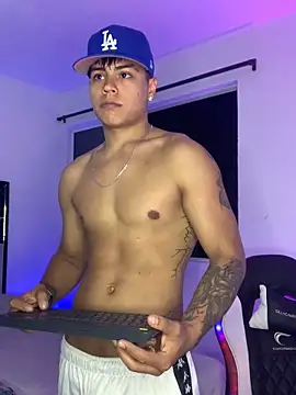 SantiagoReyesFtt online show from December 2024 12:24:02 AM