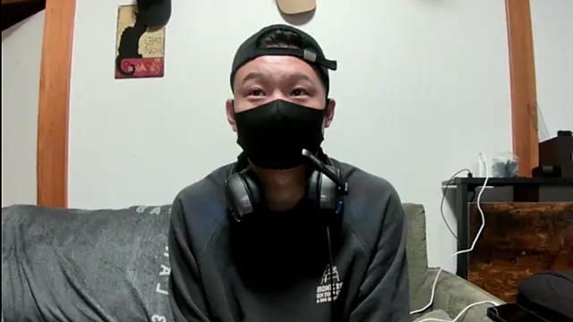Snapshot of tuki_fu chatting on December 2024 11:01:01 AM tuki fu online show from December 2024 11:01:01 AM