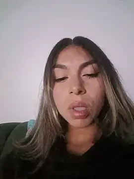 Snapshot of Karolgood3 chatting on July 2026 04:53:02 AM Karolgood3 online show from July 2026 04:53:02 AM