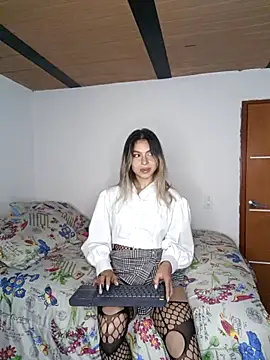 Karolgood3 online show from March 2025 05:00:01 AM