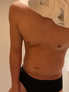 Snapshot of Ash_zzz chatting on March 2025 03:57:02 PM Ash zzz online show from March 2025 03:57:02 PM