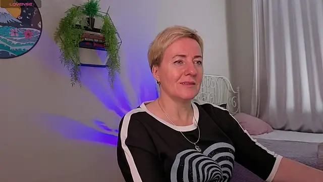 Nika Smit online show from November 2025 05:22:01 AM