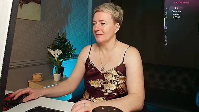 Nika Smit online show from March 2026 07:10:02 AM