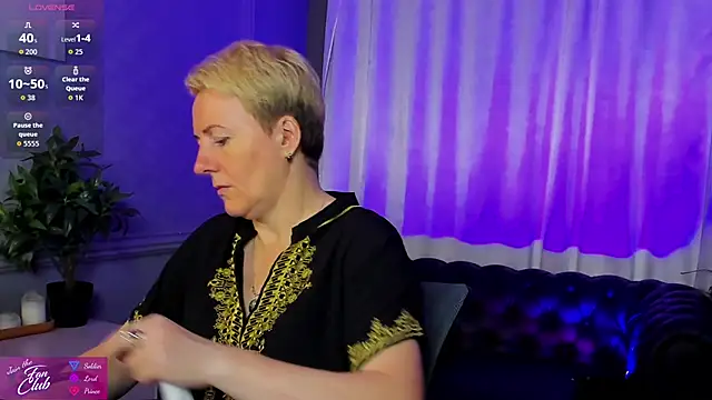 Nika Smit online show from September 2025 05:00:02 AM