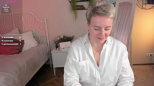 Nika Smit online show from May 2026 10:36:01 AM