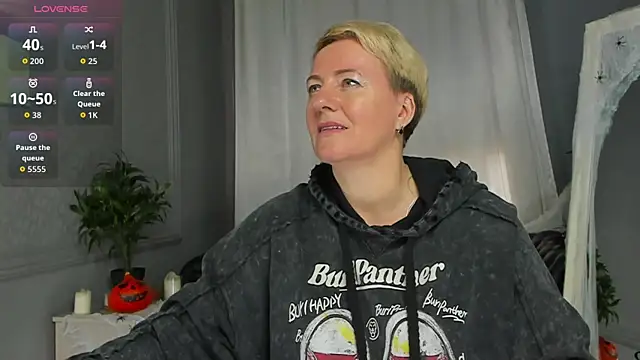 Nika Smit online show from October 2025 10:12:02 AM