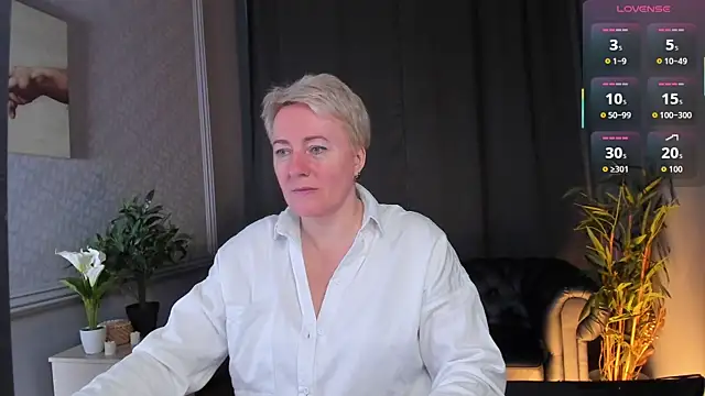 Nika Smit online show from April 2026 06:36:01 AM