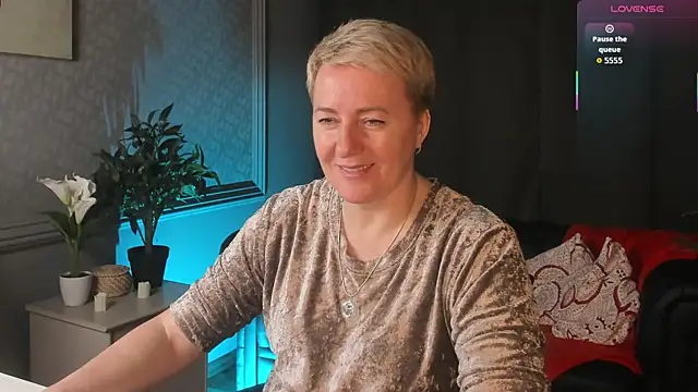 Nika Smit online show from April 2026 05:03:01 AM