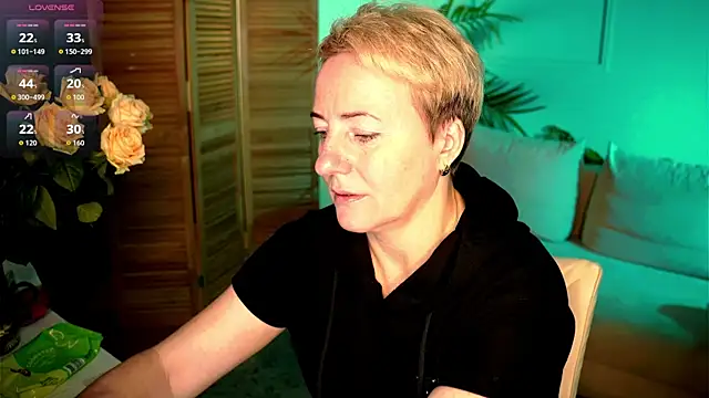 Nika Smit online show from September 2025 05:24:01 AM