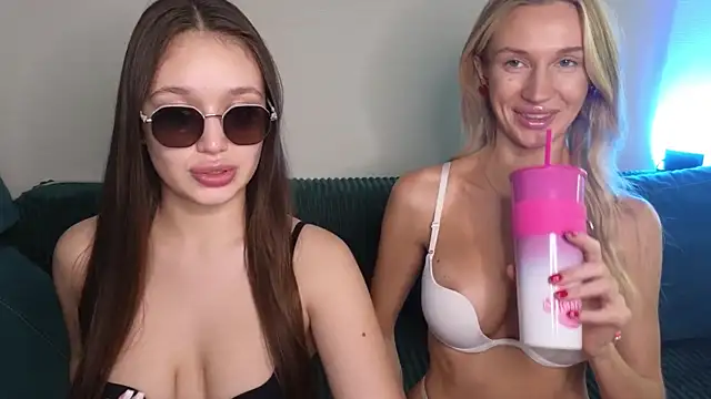 Snapshot of Megan_Kira chatting on February 2025 12:29:02 PM Megan Kira online show from February 2025 12:29:02 PM