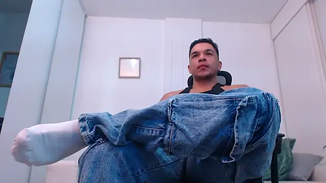 estebandelouis online show from March 2025 10:35:02 AM