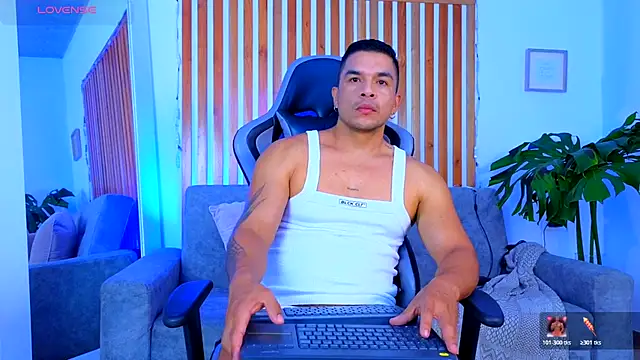Snapshot of estebandelouis chatting on May 2026 08:23:01 AM estebandelouis online show from May 2026 08:23:01 AM