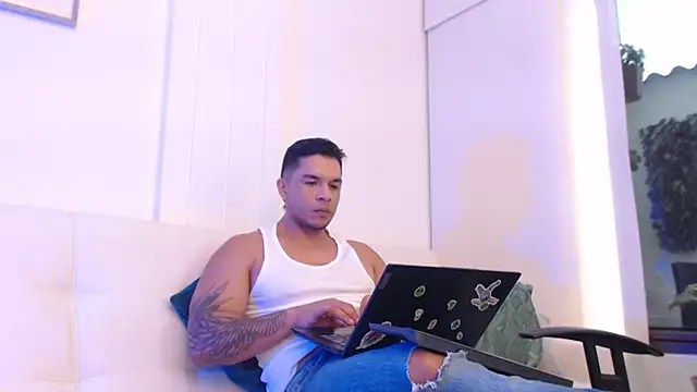 estebandelouis online show from March 2025 02:34:02 PM