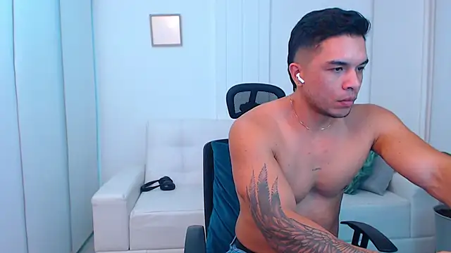 estebandelouis online show from March 2025 11:16:02 PM