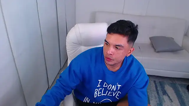 estebandelouis online show from February 2025 03:22:01 PM