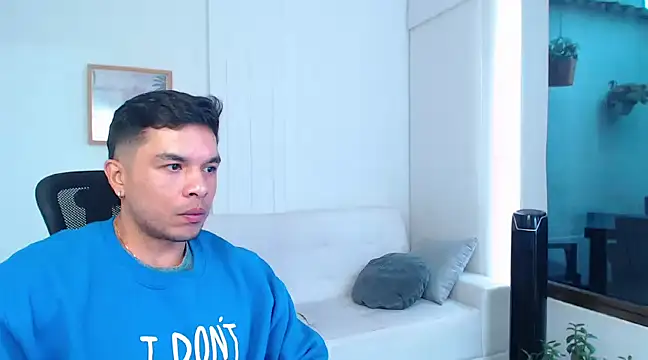 estebandelouis online show from February 2025 01:11:02 PM