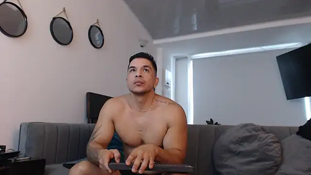 estebandelouis online show from March 2025 01:34:01 PM