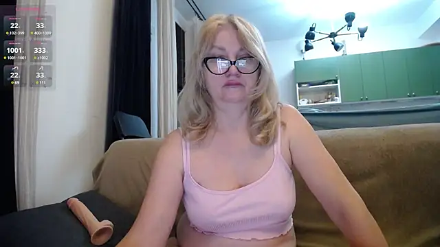 Snapshot of Blond_Woman chatting on February 2025 08:45:01 PM Blond Woman online show from February 2025 08:45:01 PM