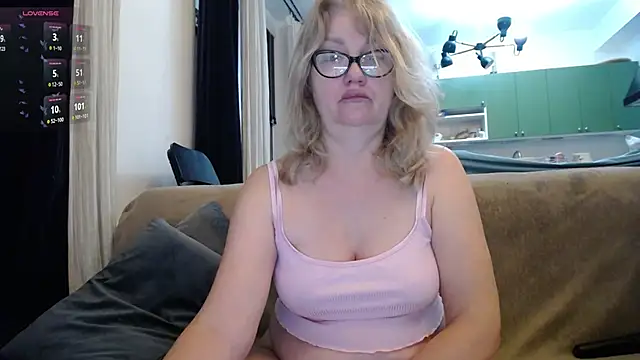 Snapshot of Blond_Woman chatting on February 2025 10:00:01 PM Blond Woman online show from February 2025 10:00:01 PM