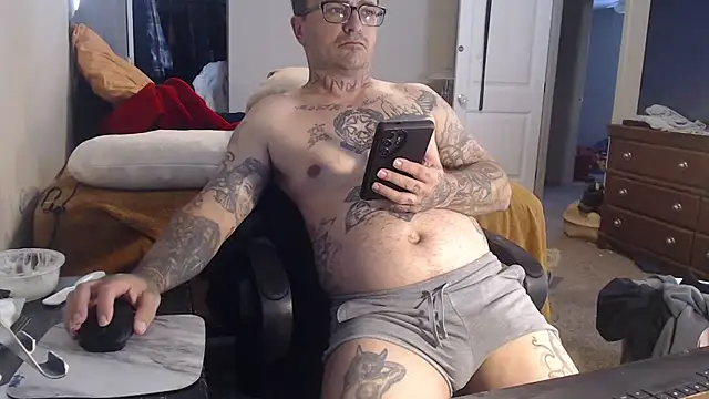 Snapshot of dadbod1178 chatting on December 2024 08:25:02 PM dadbod1178 online show from December 2024 08:25:02 PM
