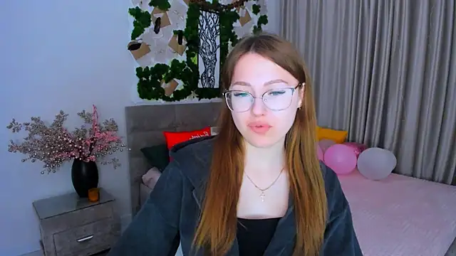 SereneFlame online show from March 2025 04:05:02 PM