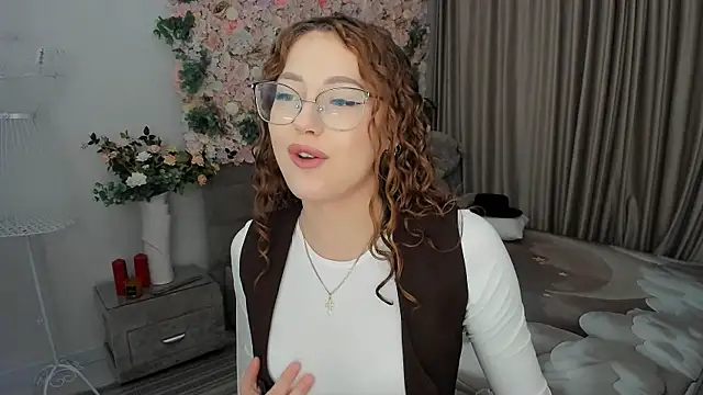 SereneFlame online show from October 2025 04:06:02 PM
