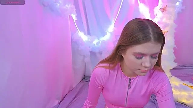 AlisiaSpinnet  online show from November 2025 03:38:01 PM