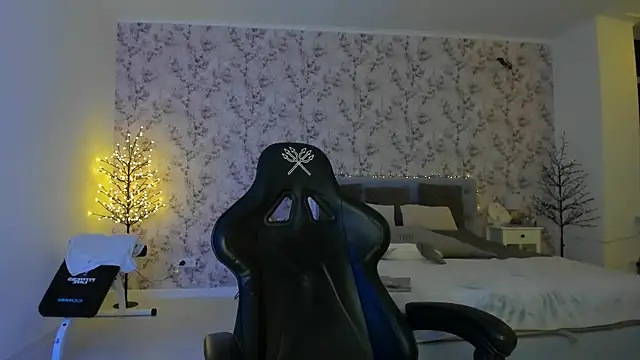 NancyLovee  online show from December 2025 02:44:01 PM